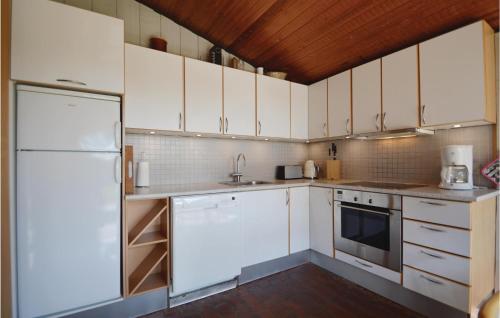 Kitchen, Holiday Home Jtagholmsvej Rømø I in Romo Kirkeby