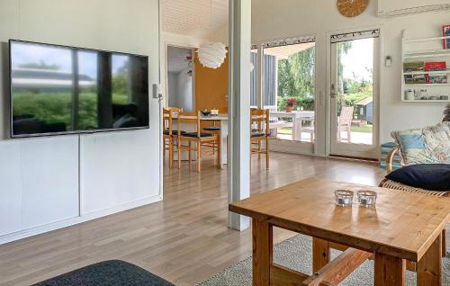  4 Bedroom Cozy Home In Juelsminde in Sønderby