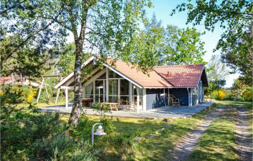  Nice Home In Glesborg With 4 Bedrooms, Sauna And Wifi, Pension in Fjellerup