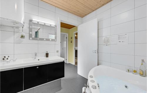 Kitchen, Holiday Home Ildervej Yellow in Skuldbol