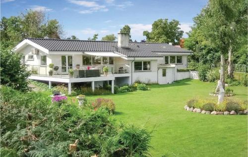  Beautiful Home In Strby With 4 Bedrooms And Wifi, Pension in Strøby