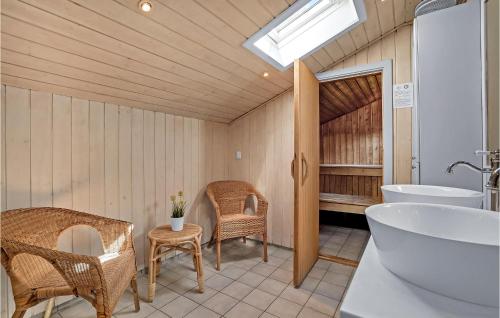 Badrum, Amazing Home In Rm With 4 Bedrooms, Sauna And Wifi in Römö Kirkeby