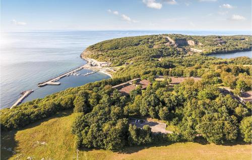 Beach, Cozy Apartment In Allinge With Kitchen in Slotslyngvej