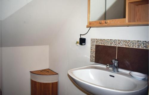 Μπάνιο, Beautiful home in Saint Michel en Greve with 3 Bedrooms and WiFi in Πλεστίν Λε Γκρέβ