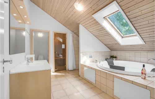 Bathroom, Holiday Home Bæverstien Iii in Idestrup