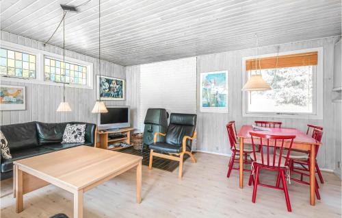 Awesome Home In Aakirkeby With Wifi