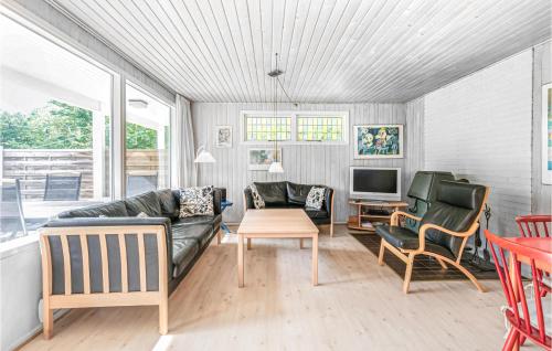 Awesome Home In Aakirkeby With Wifi
