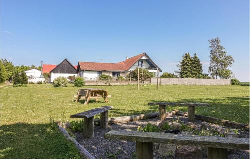  Awesome Home In Klemensker With 2 Bedrooms And Wifi, Pension in Klemensker