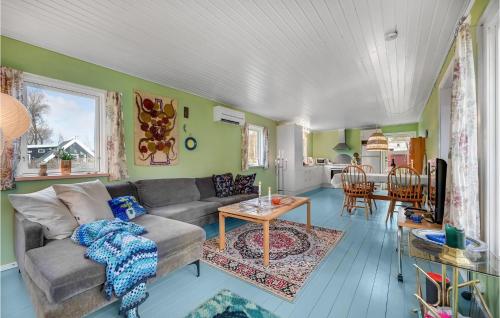  2 Bedroom Awesome Home In Sjællands Odde in Yderby
