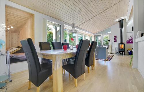  Three-Bedroom Holiday Home In Vaggerlose in Bøtø By