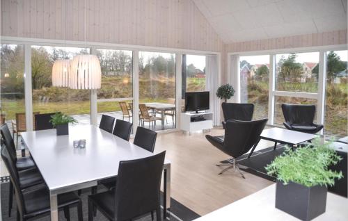  Three-Bedroom Holiday Home In Blavand in Blåvand