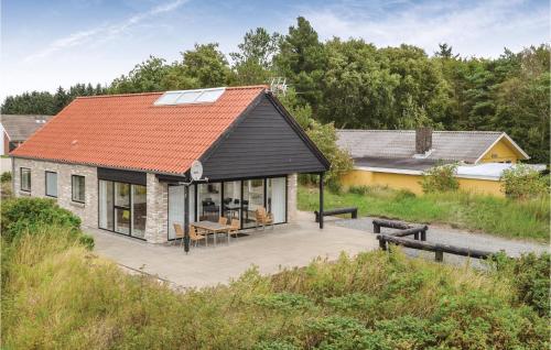  Three-Bedroom Holiday Home In Blavand in Blåvand