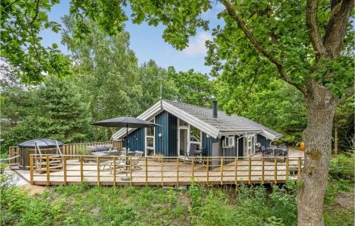 Nice Home In Glesborg With 3 Bedrooms, Sauna And Wifi