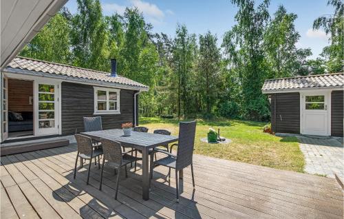 3 Bedroom Cozy Home In Aakirkeby