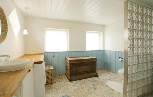  Amazing Home In Gudhjem With 4 Bedrooms And Wifi in Gudhjem