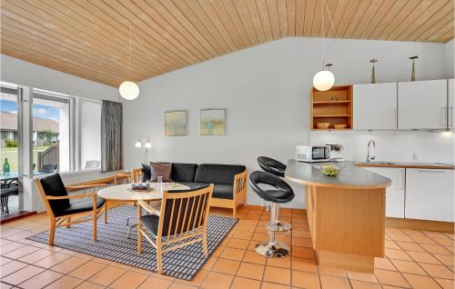  Stunning Apartment In Gjern With 2 Bedrooms, Wifi And Indoor Swimming Pool in Gjern