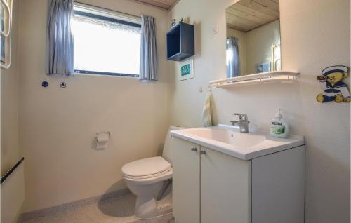 حمام, Three-Bedroom Holiday Home In Norre Nebel in Norre Nebel