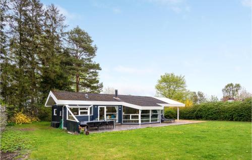 Cozy Home In Dronningmlle With Sauna