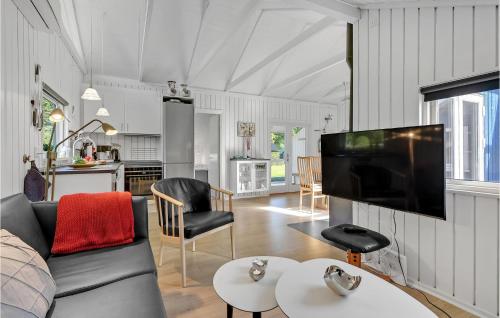 Beautiful Home In Toftlund With Wifi