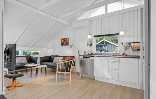 Beautiful Home In Toftlund With Wifi