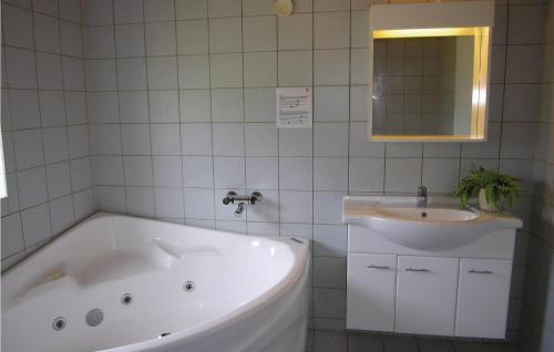 ห้องน้ำ, Holiday Home Blavand Strand Blavand Vi in ไวเออร์ส สทรันด์