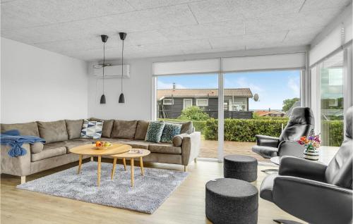  2 Bedroom Cozy Home In Juelsminde in Sønderby
