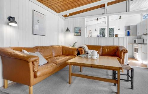 bucătărie, Gorgeous Home In Nexø With Wifi in Snogebaek