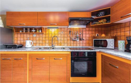 Lovely Apartment In Hreljin With Kitchen