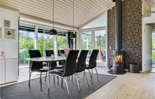 Awesome Home In Vggerlse With 2 Bedrooms And Wifi in Bøtø By