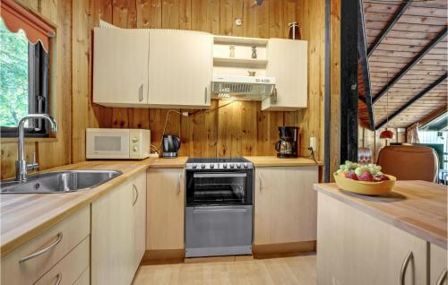 Kitchen, Stunning Home In Hadsund With 3 Bedrooms And Wifi in Hadsund