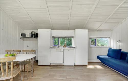  Gorgeous Home In Hampen With Wifi in Hampen