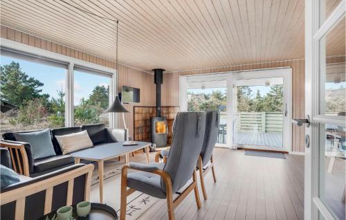  3 Bedroom Cozy Home In Hvide Sande in Bjerregård