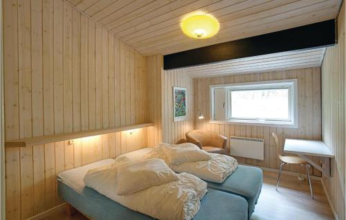  Beautiful Home In Nex With 4 Bedrooms, Sauna And Wifi in Vester Sømarken