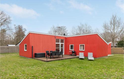  Awesome Home In Nex With 3 Bedrooms, Sauna And Wifi, Pension in Langedeby