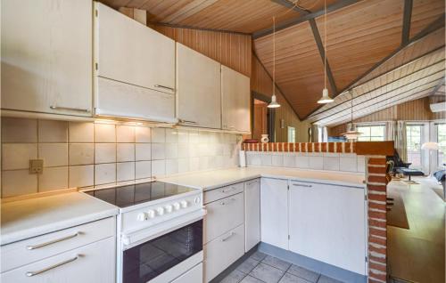 Kitchen, Holiday Home Rømø 60 in Osterby