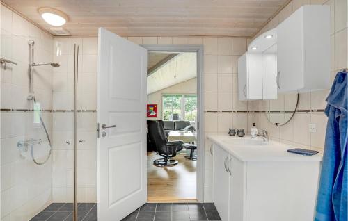 Bathroom, 3 Bedroom Stunning Home In Hemmet in Hemmet