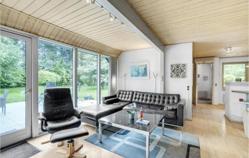  Amazing Home In Oksbl With 4 Bedrooms, Sauna And Wifi in Ovtrup