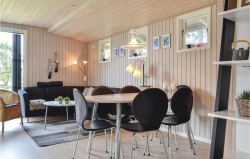  Amazing Home In Hvide Sande With 3 Bedrooms And Wifi in Bjerregård