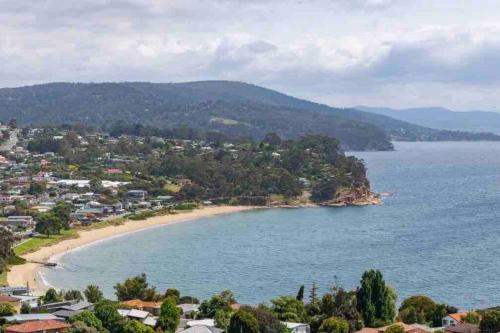 Blackmans Bay Living- Beautiful Ocean Views