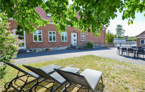 8 Bedroom Beautiful Home In Glesborg