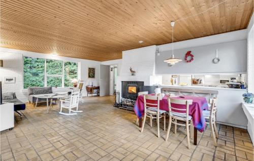  Nice Home In Højslev With Wifi in Højslev
