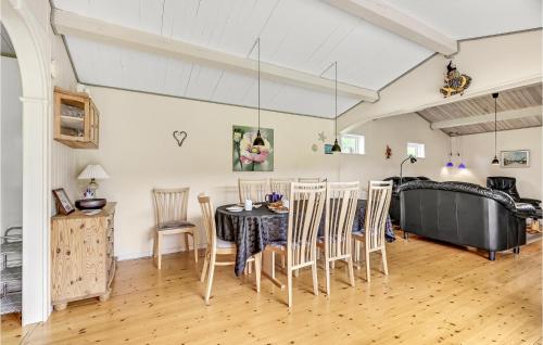 Cozy Home In Slagelse With Kitchen