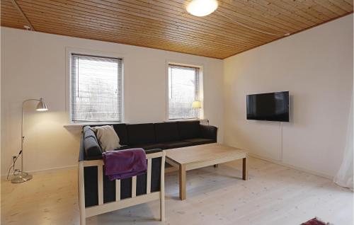  Stunning Home In stermarie With 3 Bedrooms And Wifi in Østermarie