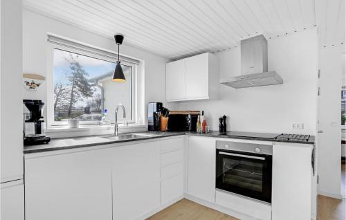 Kitchen, Gorgeous Home In Allinge With Sauna in Tejn