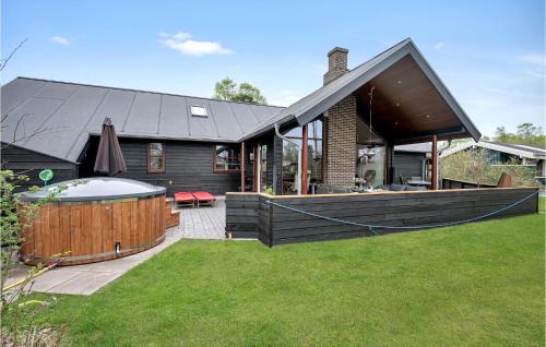  5 Bedroom Stunning Home In Grenaa in 8500 Grenå