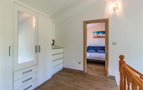 4 Bedroom Amazing Home In Jasenovica