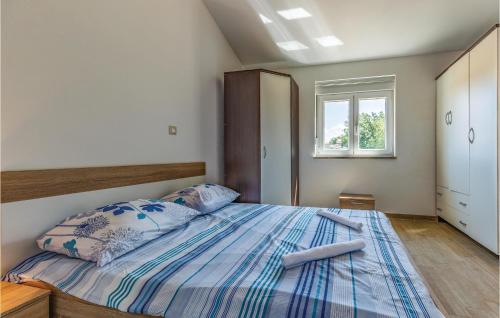 4 Bedroom Amazing Home In Jasenovica