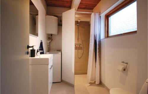Kitchen, Three-Bedroom Holiday Home In Haderslev in Aro
