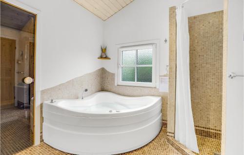 Bathroom, Holiday Home Flyndervej Tarm I in Skaven
