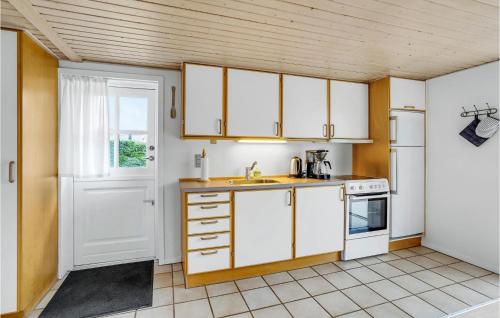 Kitchen, Stunning Home In Haderslev With Wifi in Flovt